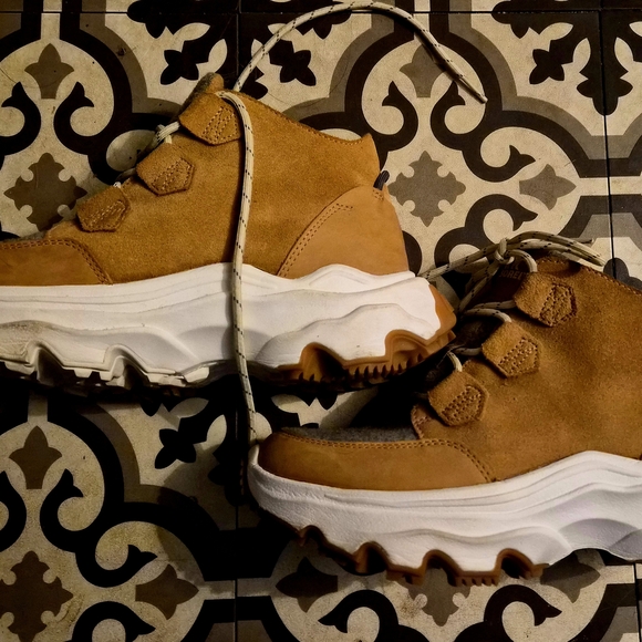 Sorel Watwrproof Boots - Picture 3 of 4